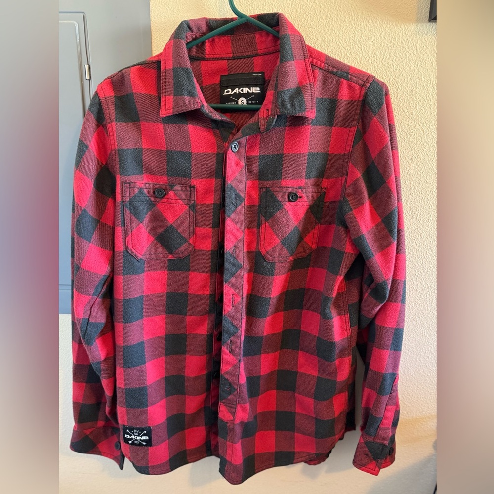 Dakine Men’s Red & Black Buffalo Plaid Flannel Shirt – Size Small